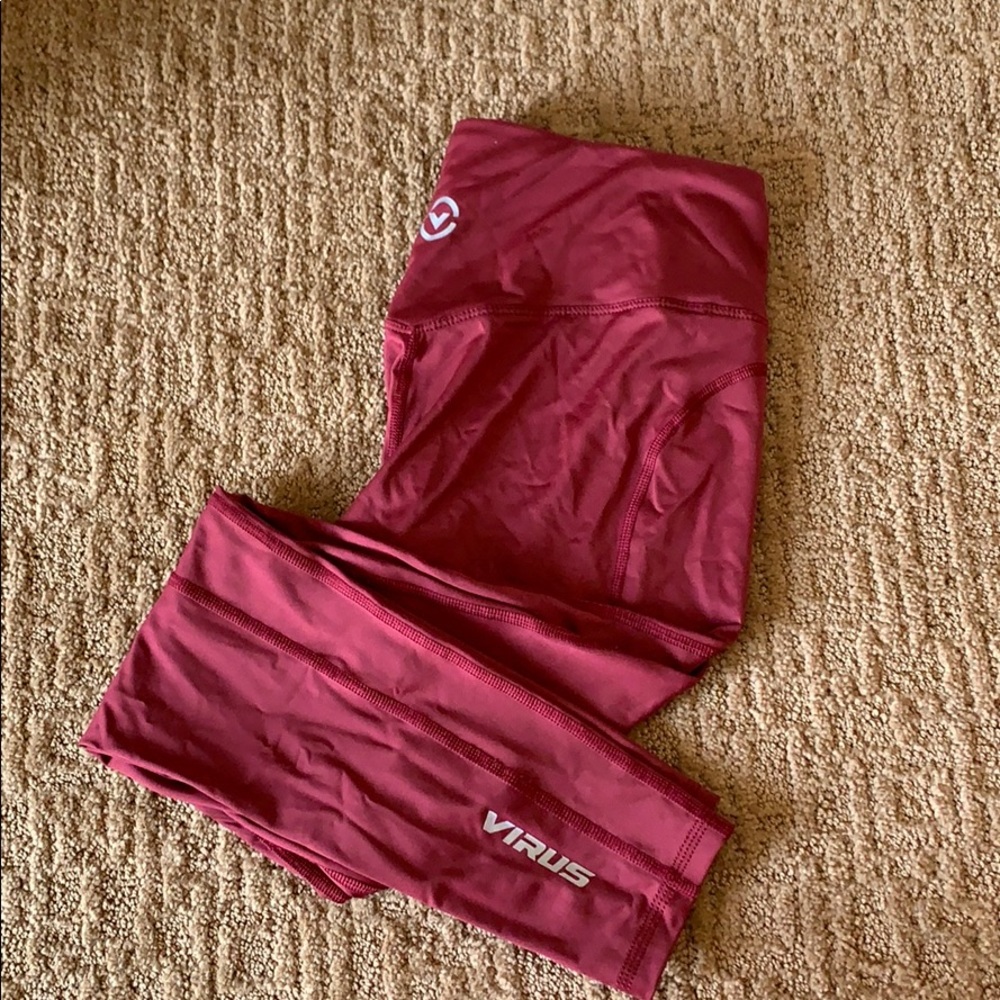 Virus maroon leggings